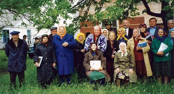 Singen - ehemalige Zwangsarbeiter, 1990er Ukraine. Foto: Privatarchiv Wilhelm Waibel Singen - ehemalige Zwangsarbeiter, 1990er Ukraine. Foto: Privatarchiv Wilhelm Waibel