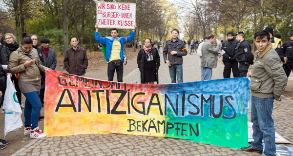 Protest gegen Verfolgung von Sinti und Roma in Berlin Foto: picture alliance / dpa, Florian Schuh